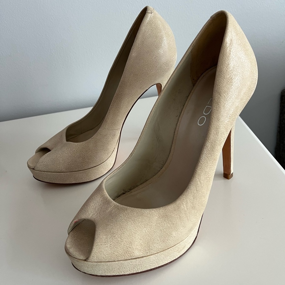 Aldo Nude, Peep-Toe, Faux-Suede, 5” Stiletto. Sz 9.